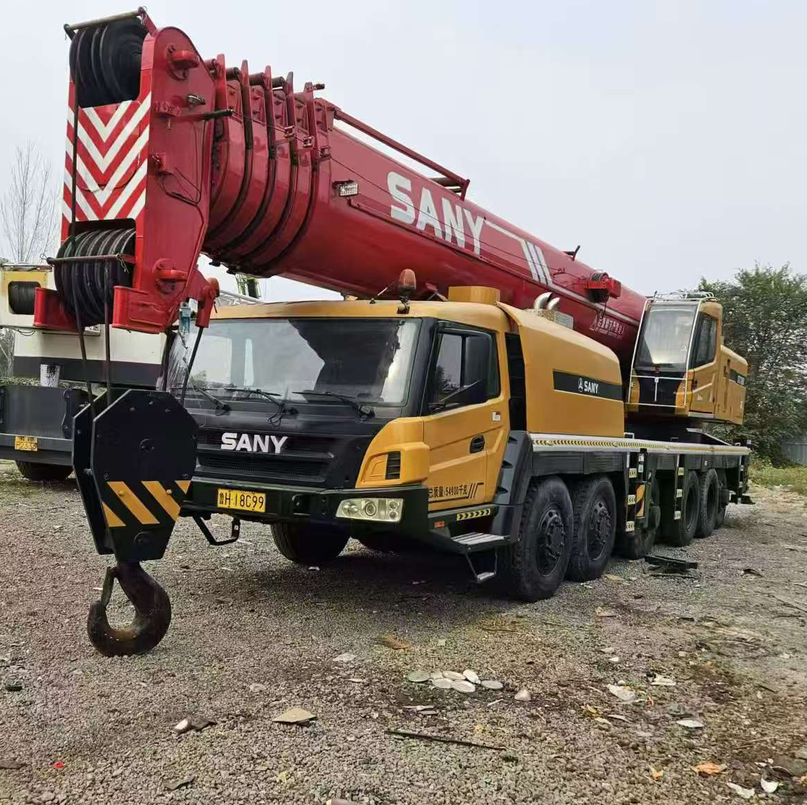 Used 130-ton crane, refurbished, 2010 model