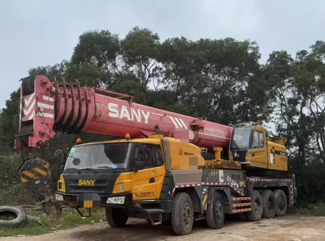 Manufactured in July 2015, Sany 100-ton, National IV emission standard, 60-meter boom, 32-ton counterweight, one large hook, one small hook, two-section auxiliary boom, Cummins engine, no auxiliary winch