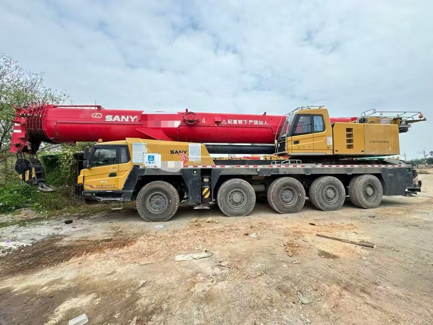 The Sany 130-ton all-terrain SAC1300T2, manufactured in December 2020, features a 7-section boom, a 75-meter main boom, a 54.5-ton counterweight, and a Weichai single-engine configuration - Image 3